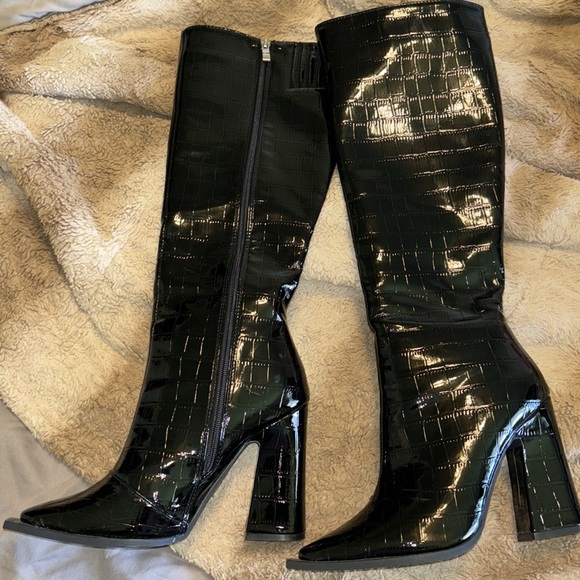 EUC Princess Poly Faux Black Patent Leather Crocodile Boots 7 MSRP $80 - Picture 3 of 12